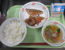 給食