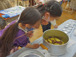 1125さつまいも大試食会（２年）_3