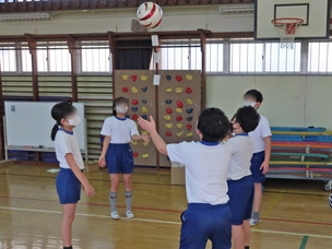 2_0120やってみよう！ブラインドサッカー（４年）